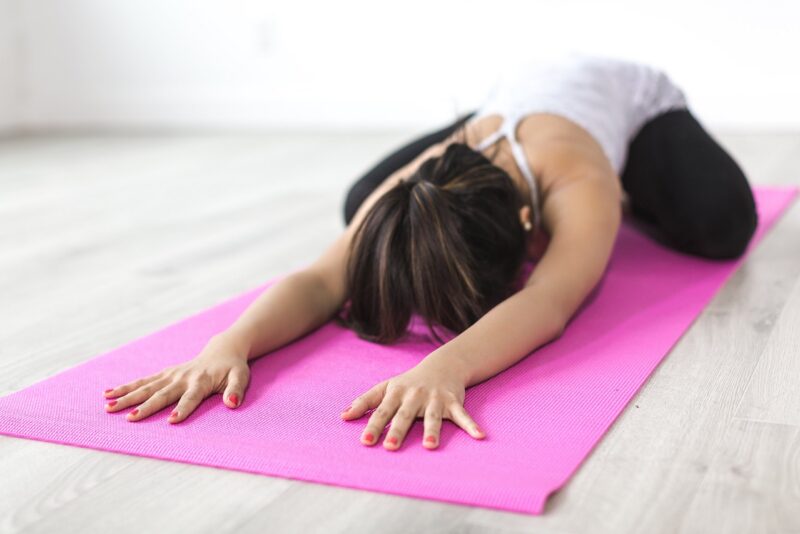Yoga além do alongamento: o que a prática milenar faz pela sua força, foco e sono